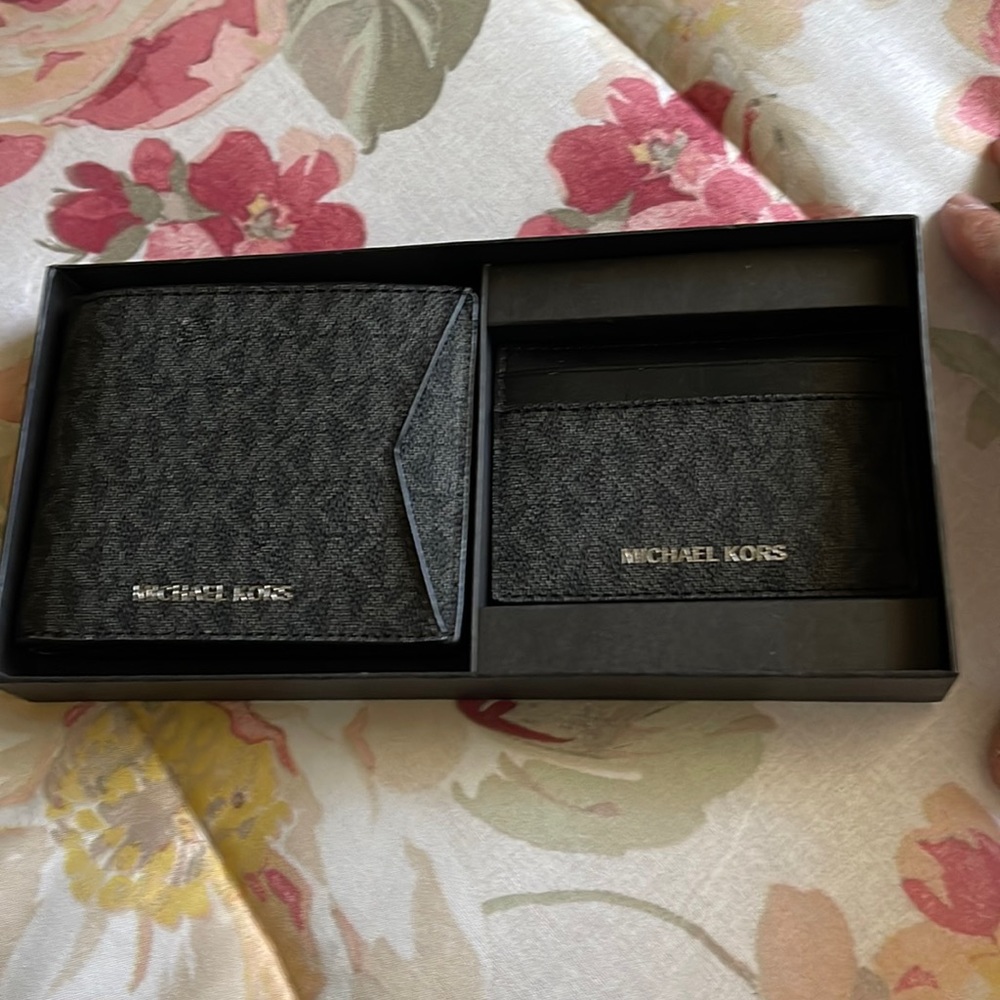 Michael Kors Billfold/card box set